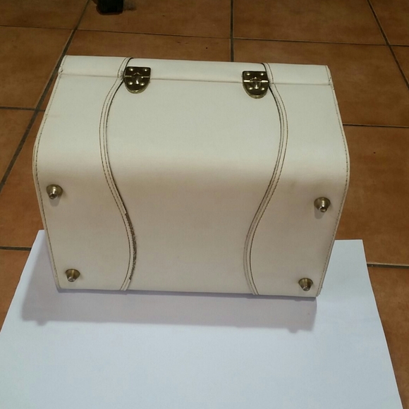 COPY - vintage cream Tosca makeup case - Picture 5 of 7
